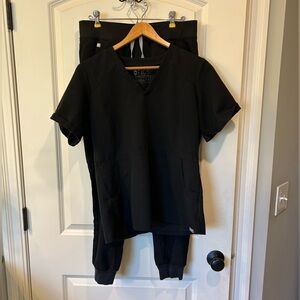 Figs Women's Scrub set - size medium, black Zamora joggers Flores top